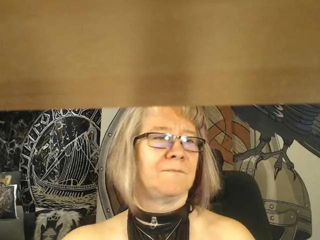 Offline 90dTitten on BongaCams