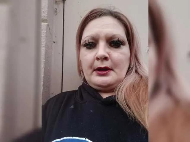 Offline Adelaideskyy on BongaCams