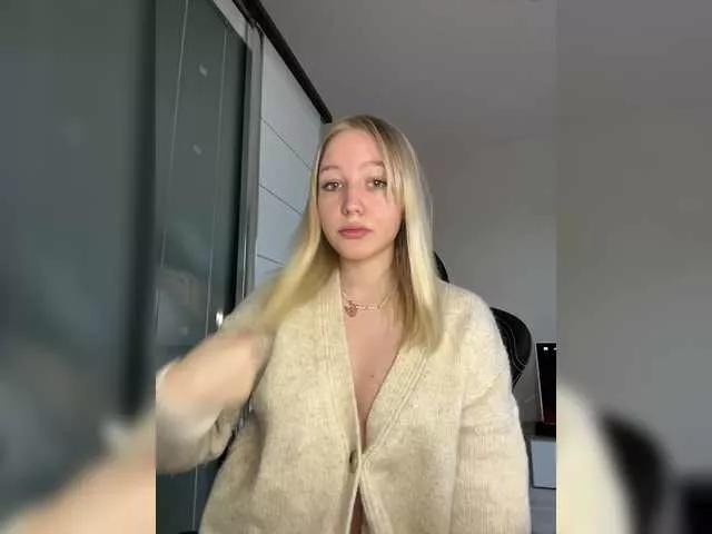 Offline BLONDINO4KA on BongaCams