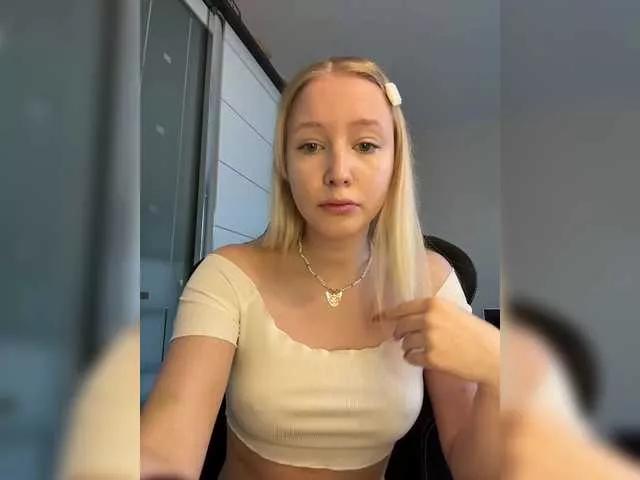 Offline BLONDINO4KA on BongaCams