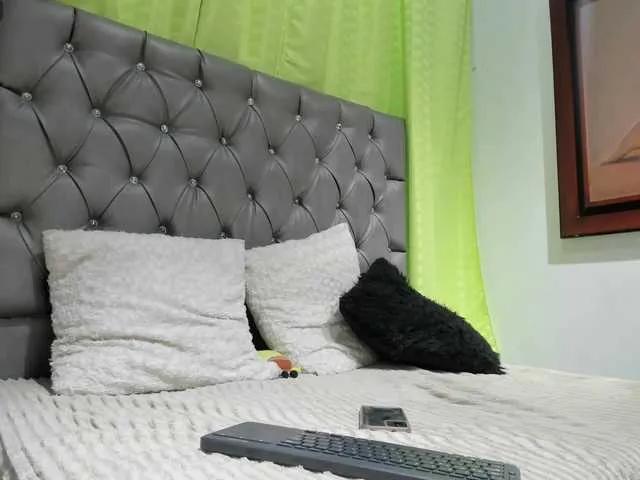 Offline candibella on BongaCams