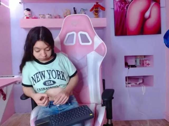 Offline CharlotteMuller on BongaCams