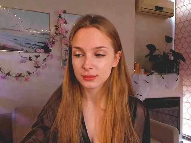 Offline CrimsonAura on BongaCams