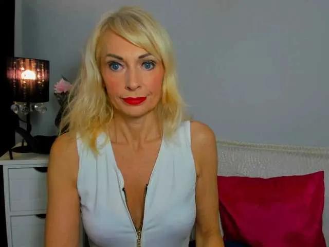 CrystalPretty on BongaCams