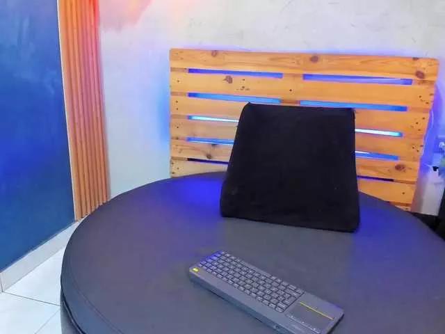 Freechat daiisy-kiss on BongaCams