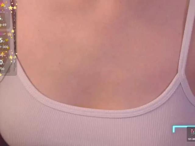 Offline DiamondGoldie on BongaCams