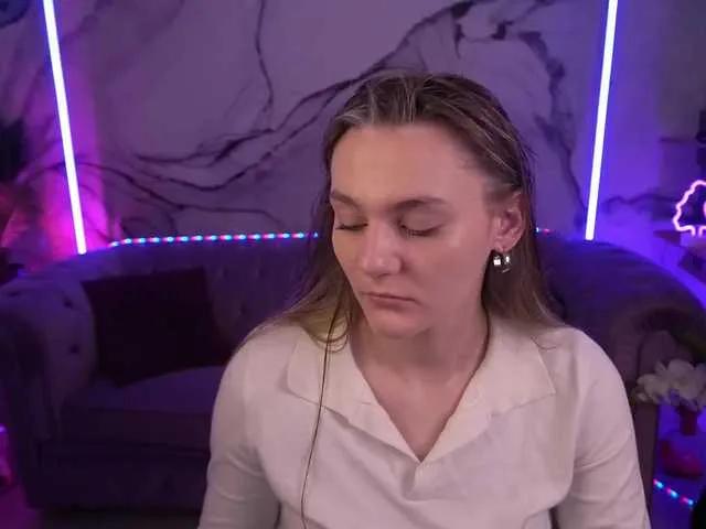 Offline DiamondGoldie on BongaCams