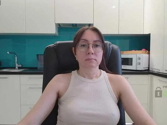 dulcesiomar8 on BongaCams