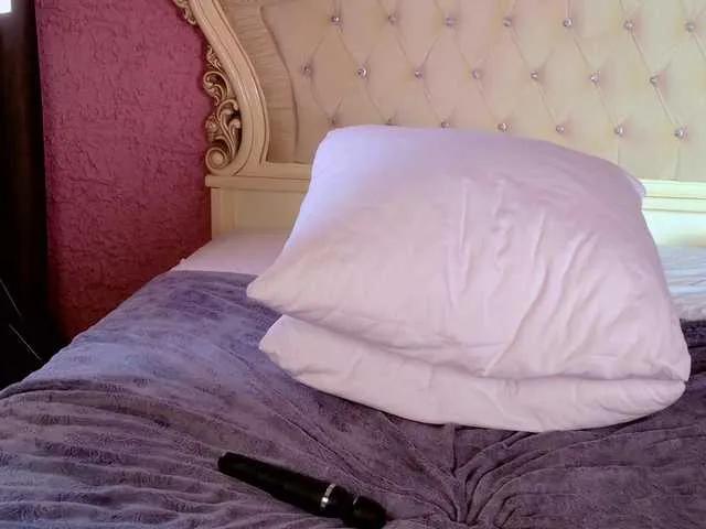 Offline enchantressss on BongaCams