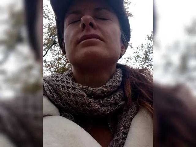 Offline Erine9900 on BongaCams