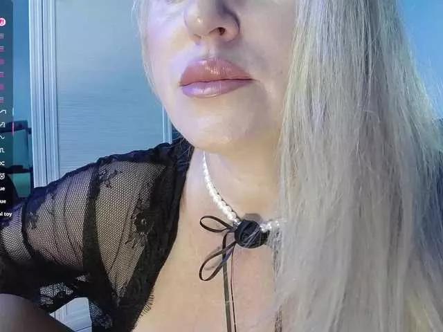 Offline EvelynDreamy on BongaCams