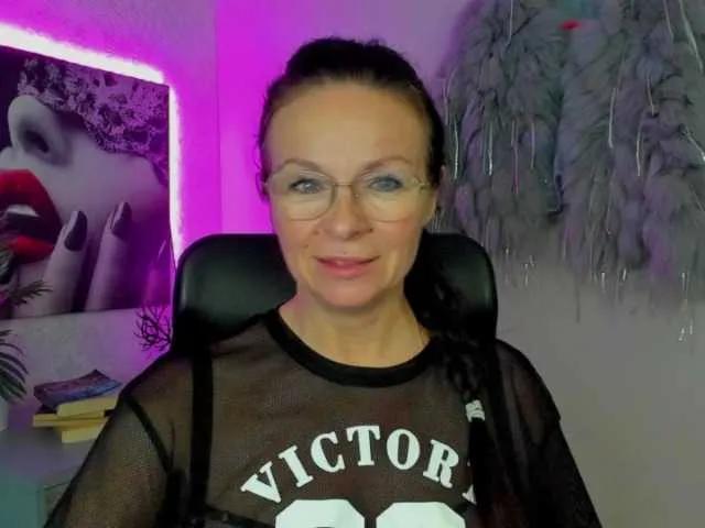 Offline HelenSHOW1 on BongaCams