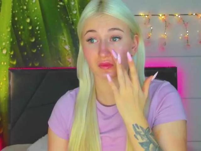 Freechat HollyTaillor on BongaCams