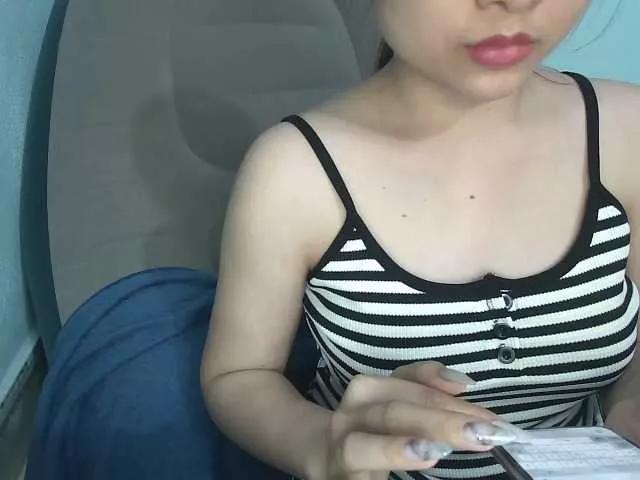 Julia98 on BongaCams