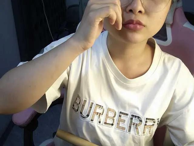 Julia98 on BongaCams