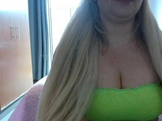 Offline Jussara-Milf on BongaCams