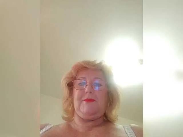 Offline KarinkaSweet on BongaCams