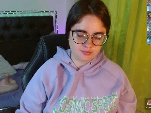 KrystalAdams — It excites me to please you, take you to the maximum point of passion and desire, I am not an easy girl, earn my love and you will know the sky.