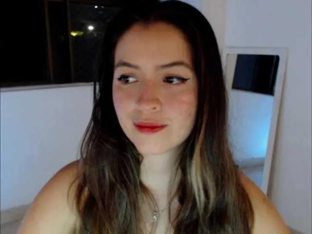 Freechat littleDanni on BongaCams
