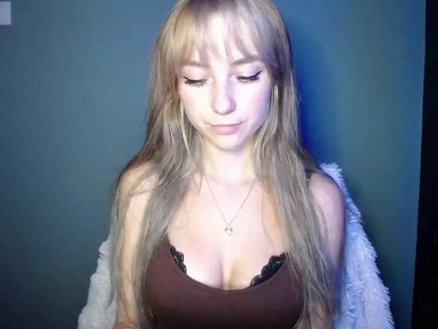 Offline LuciaLovely on BongaCams