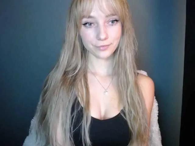 Offline LuciaLovely on BongaCams