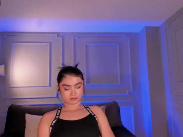 Offline LucyWeiss on BongaCams