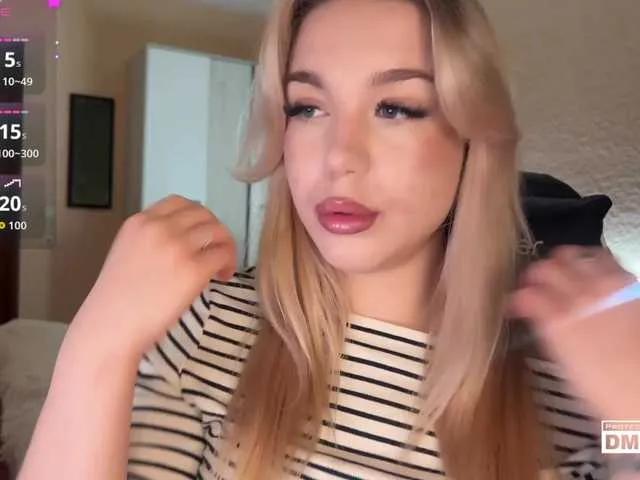 maksisisia — "I'm excited by emotion and passion. I appreciate moments when I can feel connected to a person.'