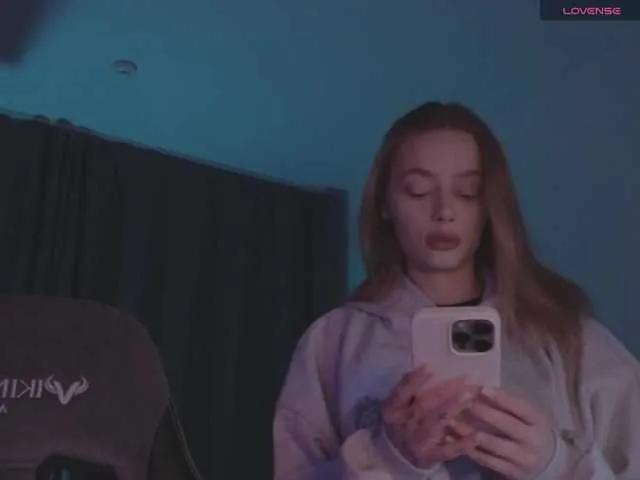 Offline mayshy on BongaCams