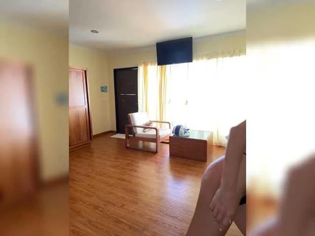 Offline meow-777 on BongaCams