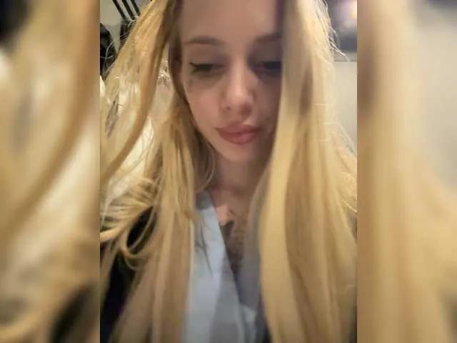 Offline Mini-Tiny on BongaCams