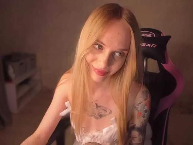 Offline Mini-Tiny on BongaCams