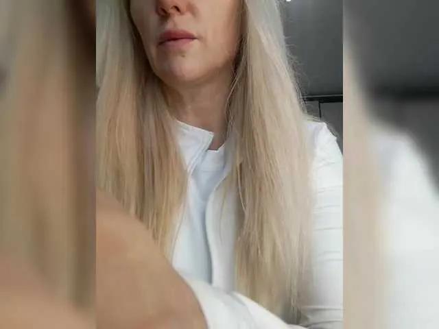 Offline MonnaSky on BongaCams