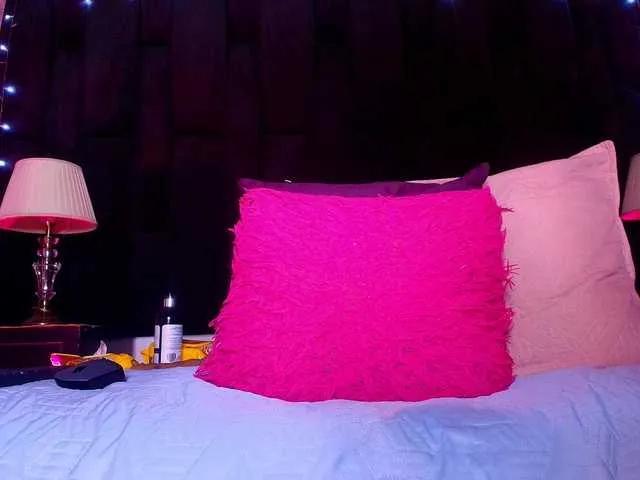 Offline naomi-k on BongaCams