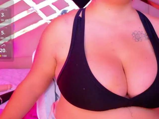 Freechat playfulcurvy on BongaCams