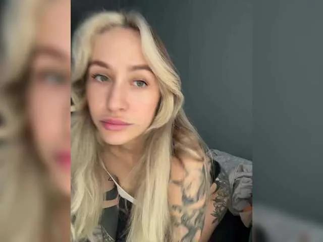 Offline QueenKing on BongaCams