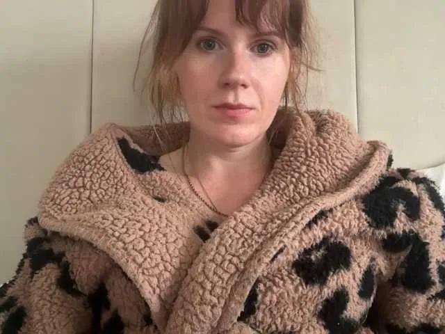 Offline REDHEADROSIE on BongaCams