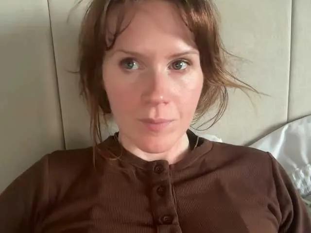 Offline REDHEADROSIE on BongaCams