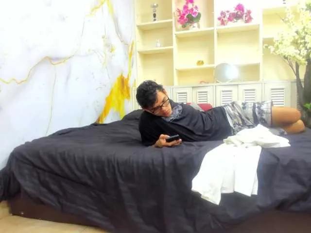 BongaCams SauvagesDreams is Freechat SauvagesDreams — May you be attentive and generous and may you have very hot conversations with us.