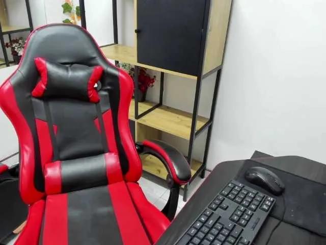 YaluzNaugthy on BongaCams