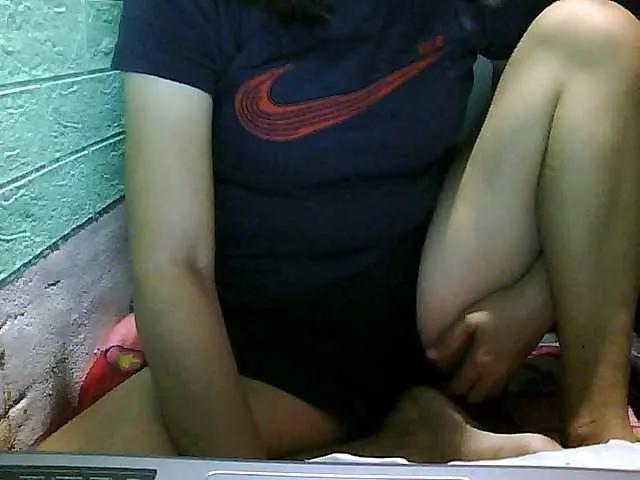 Yummyflirttits69 on BongaCams