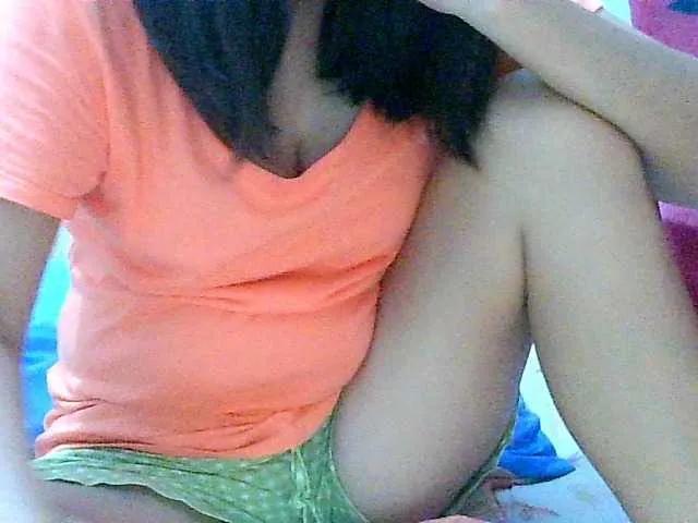 Yummyflirttits69 on BongaCams