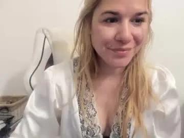 Freechat artsyandcraftsy_ on Chaturbate