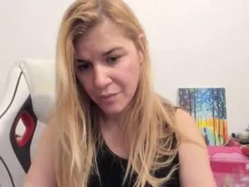 Freechat artsyandcraftsy_ on Chaturbate
