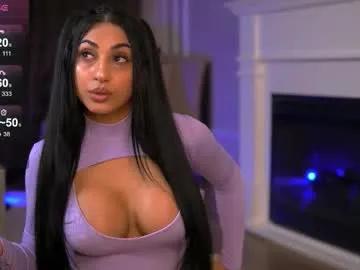 Freechat emahallee on Chaturbate