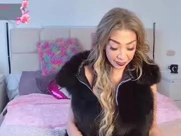 Freechat evelynagrey on Chaturbate