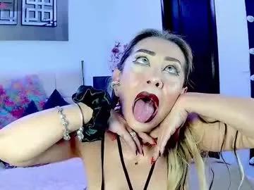 Freechat evelynagrey on Chaturbate