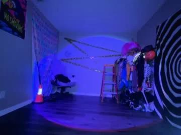 hexivu — im sorry im a day late ( up close kitty tease@ goal) #weird #dance #goth [851 tokens remaining]