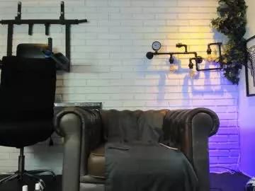 Freechat italomoore on Chaturbate