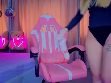 reina_cummings on Chaturbate