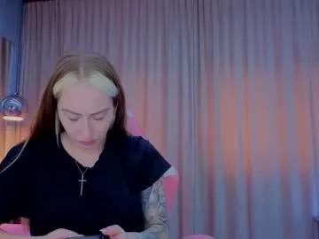 reina_cummings on Chaturbate